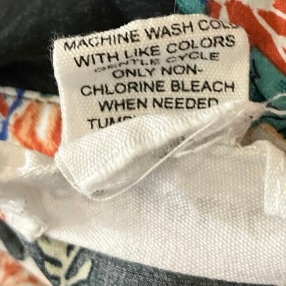 For The Republic Women's Black W/ Floral Hi/Low Hem Long Slv Button Front Top L - Picture 7 of 8